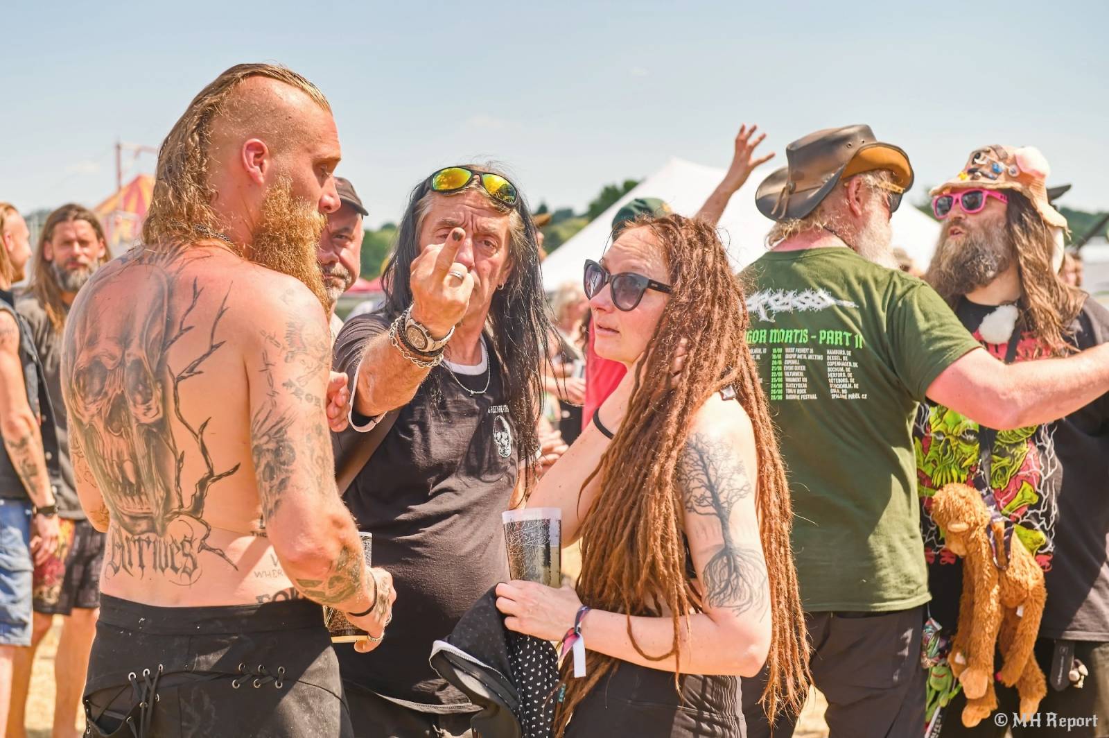 Tahákem třetího dne Basinfirefestu byli Napalm Death, dorazili i Paradise Lost a Six Feet Under