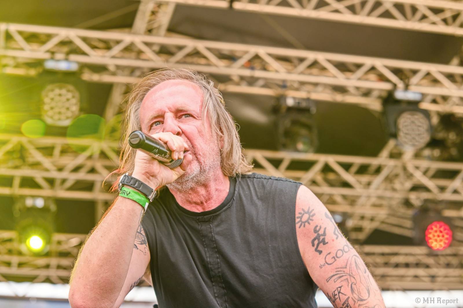 Tahákem třetího dne Basinfirefestu byli Napalm Death, dorazili i Paradise Lost a Six Feet Under