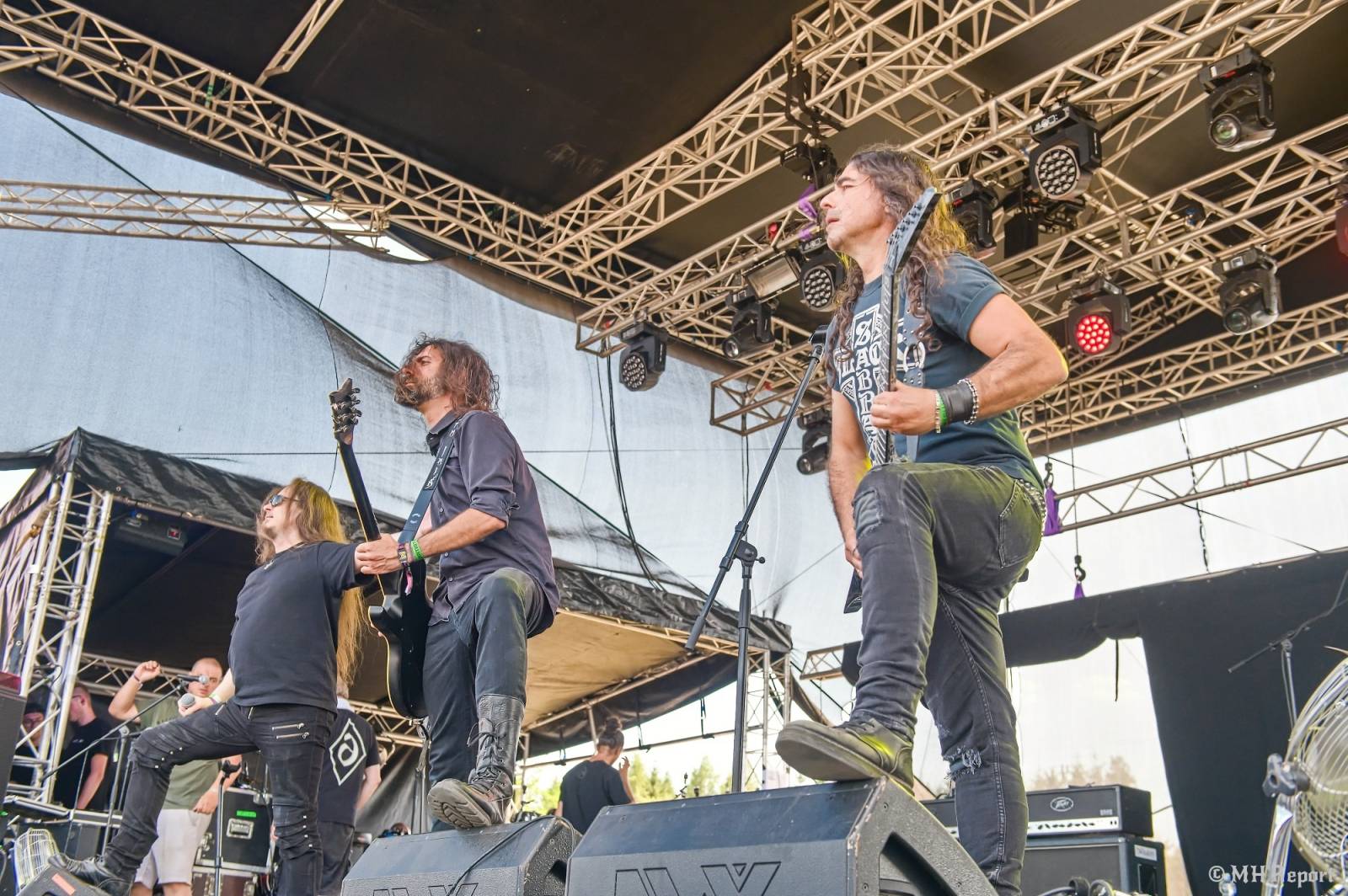 Tahákem třetího dne Basinfirefestu byli Napalm Death, dorazili i Paradise Lost a Six Feet Under