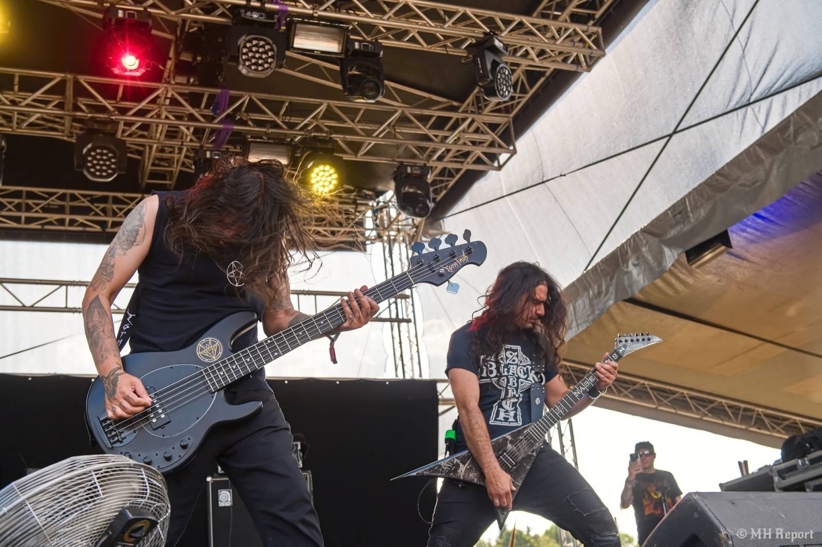 Tahákem třetího dne Basinfirefestu byli Napalm Death, dorazili i Paradise Lost a Six Feet Under