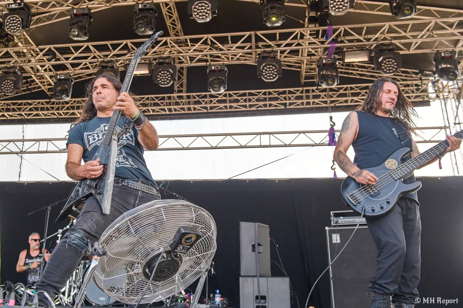 Tahákem třetího dne Basinfirefestu byli Napalm Death, dorazili i Paradise Lost a Six Feet Under