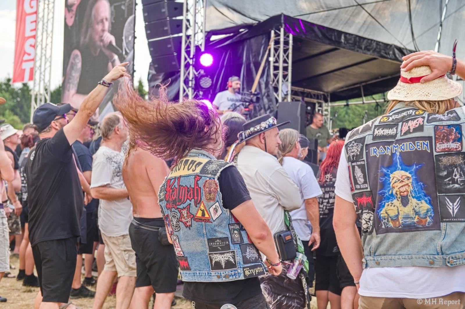 Tahákem třetího dne Basinfirefestu byli Napalm Death, dorazili i Paradise Lost a Six Feet Under