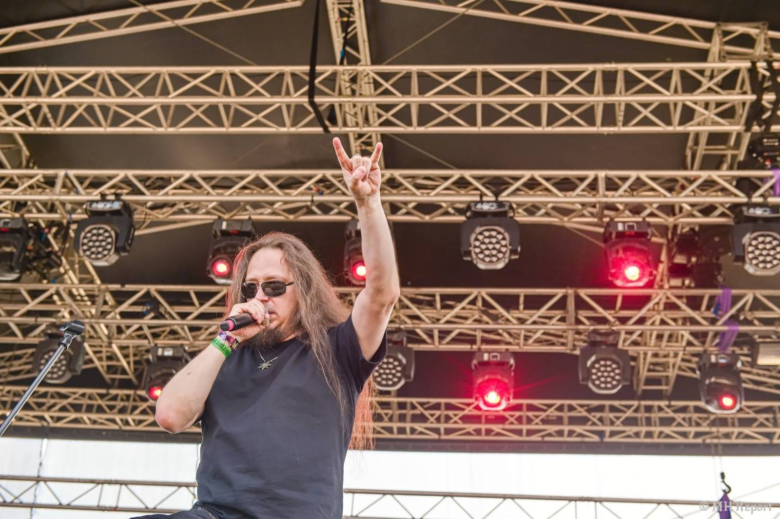 Tahákem třetího dne Basinfirefestu byli Napalm Death, dorazili i Paradise Lost a Six Feet Under