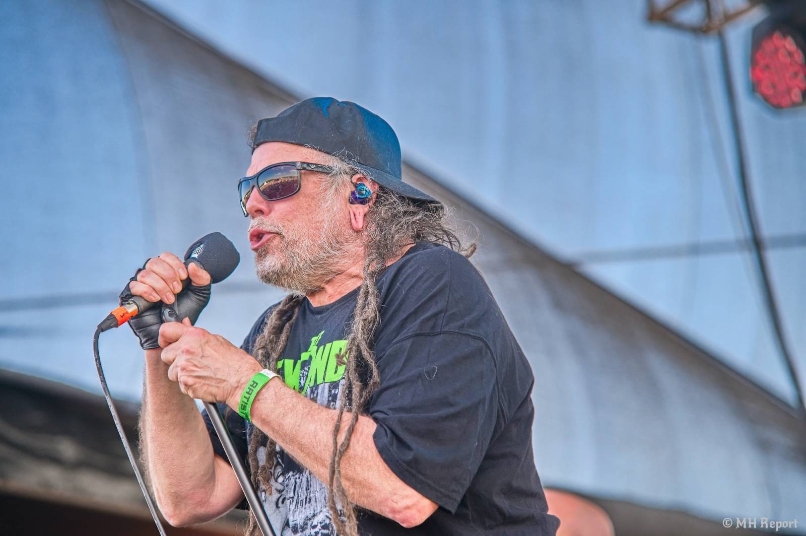 Tahákem třetího dne Basinfirefestu byli Napalm Death, dorazili i Paradise Lost a Six Feet Under