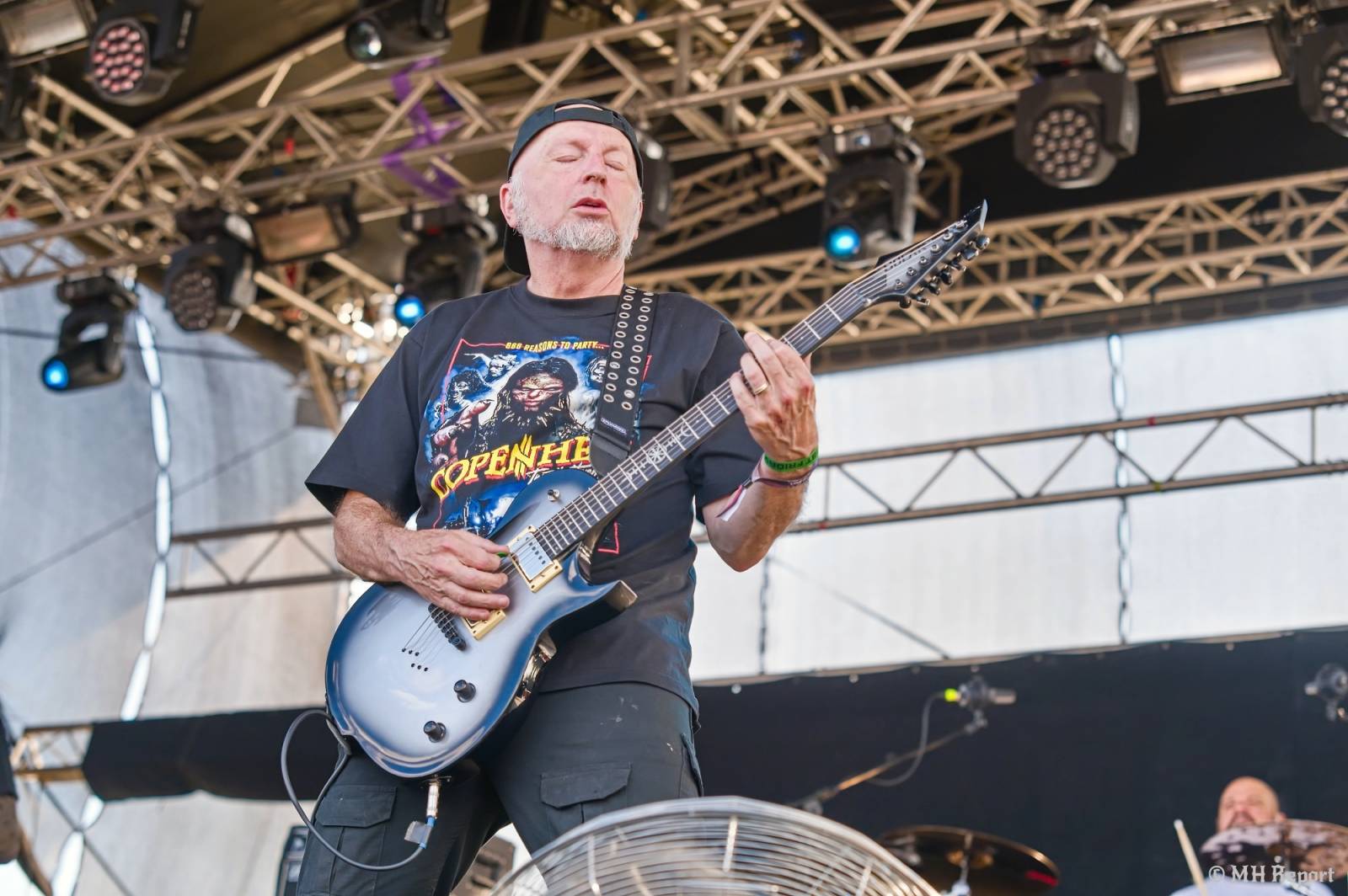 Tahákem třetího dne Basinfirefestu byli Napalm Death, dorazili i Paradise Lost a Six Feet Under