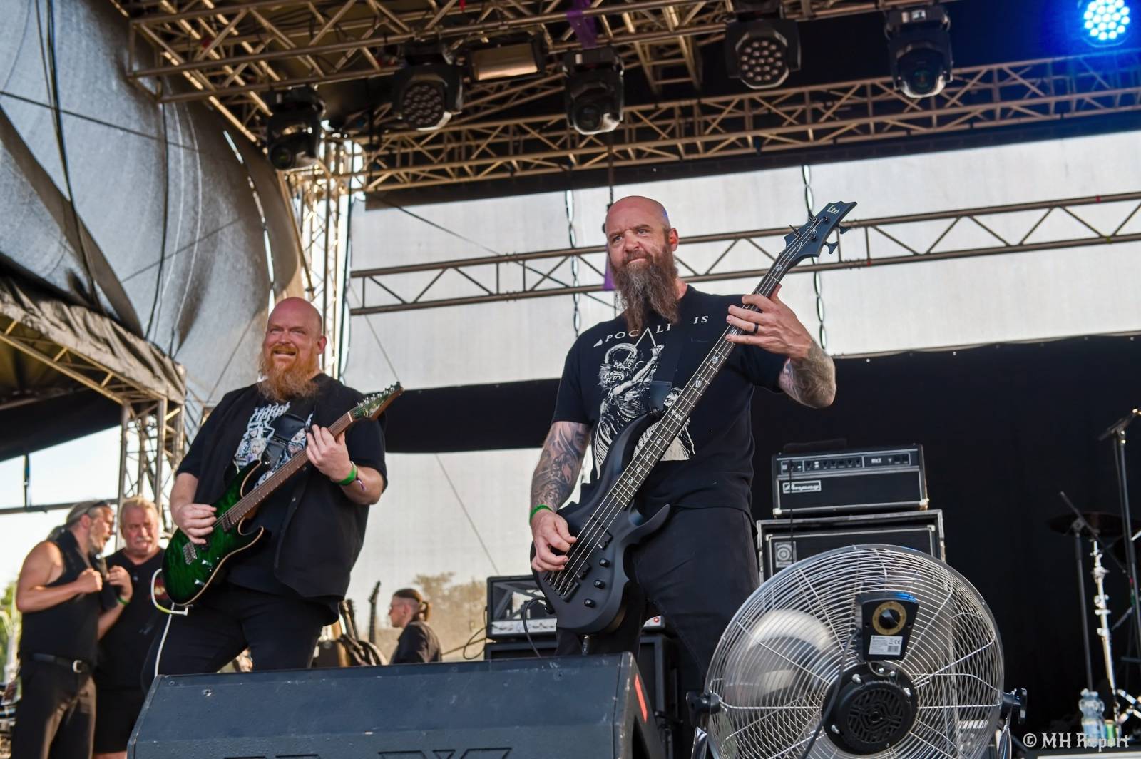 Tahákem třetího dne Basinfirefestu byli Napalm Death, dorazili i Paradise Lost a Six Feet Under