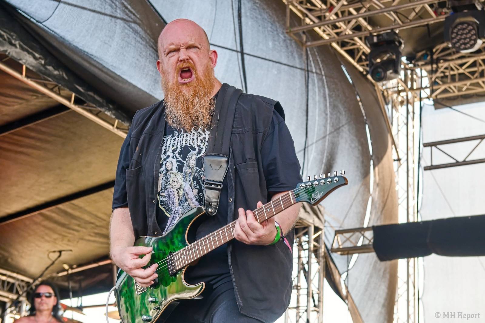 Tahákem třetího dne Basinfirefestu byli Napalm Death, dorazili i Paradise Lost a Six Feet Under
