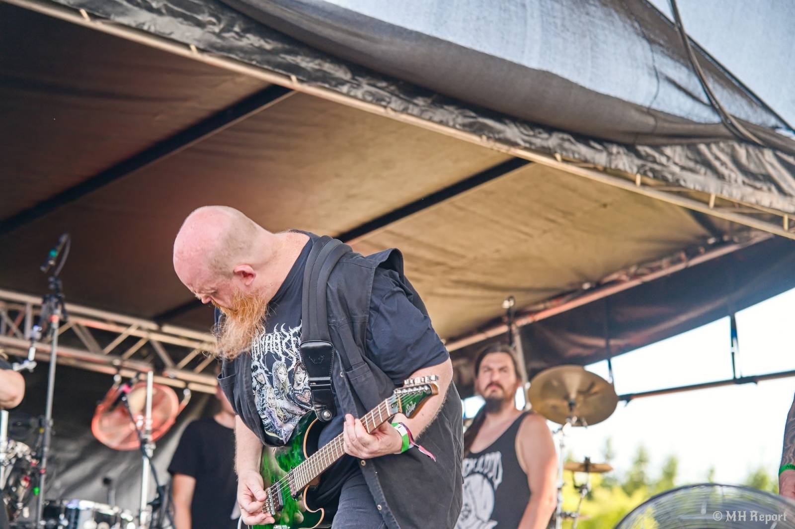 Tahákem třetího dne Basinfirefestu byli Napalm Death, dorazili i Paradise Lost a Six Feet Under
