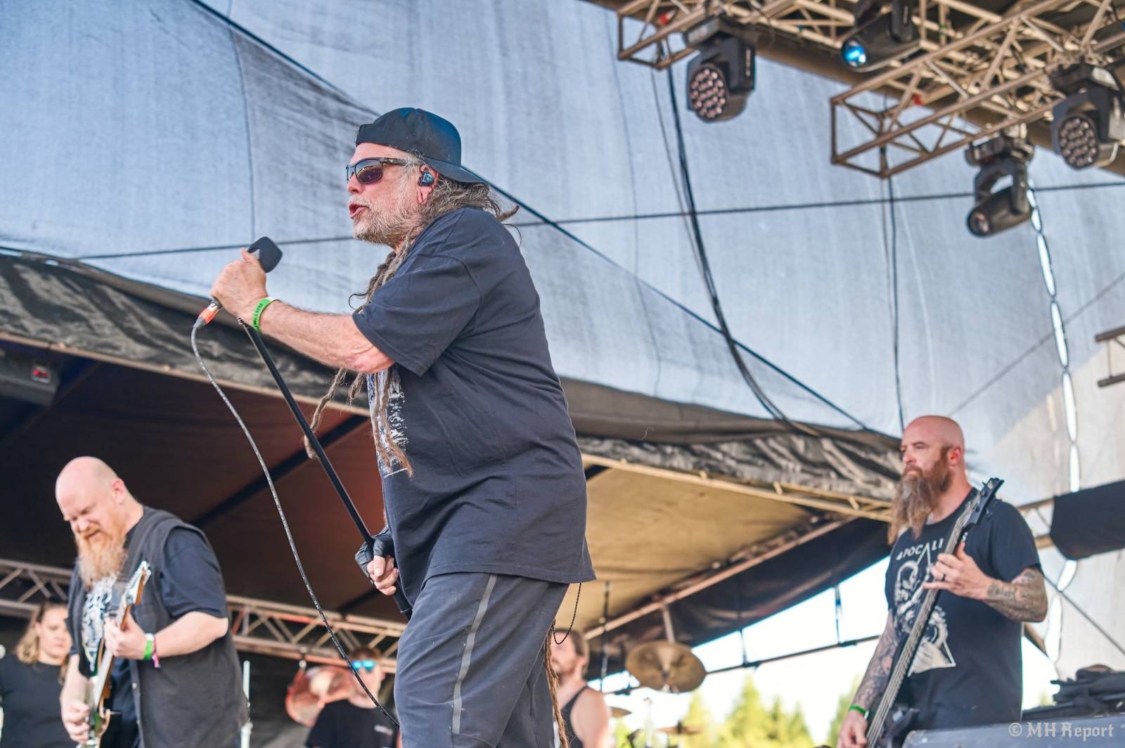 Tahákem třetího dne Basinfirefestu byli Napalm Death, dorazili i Paradise Lost a Six Feet Under