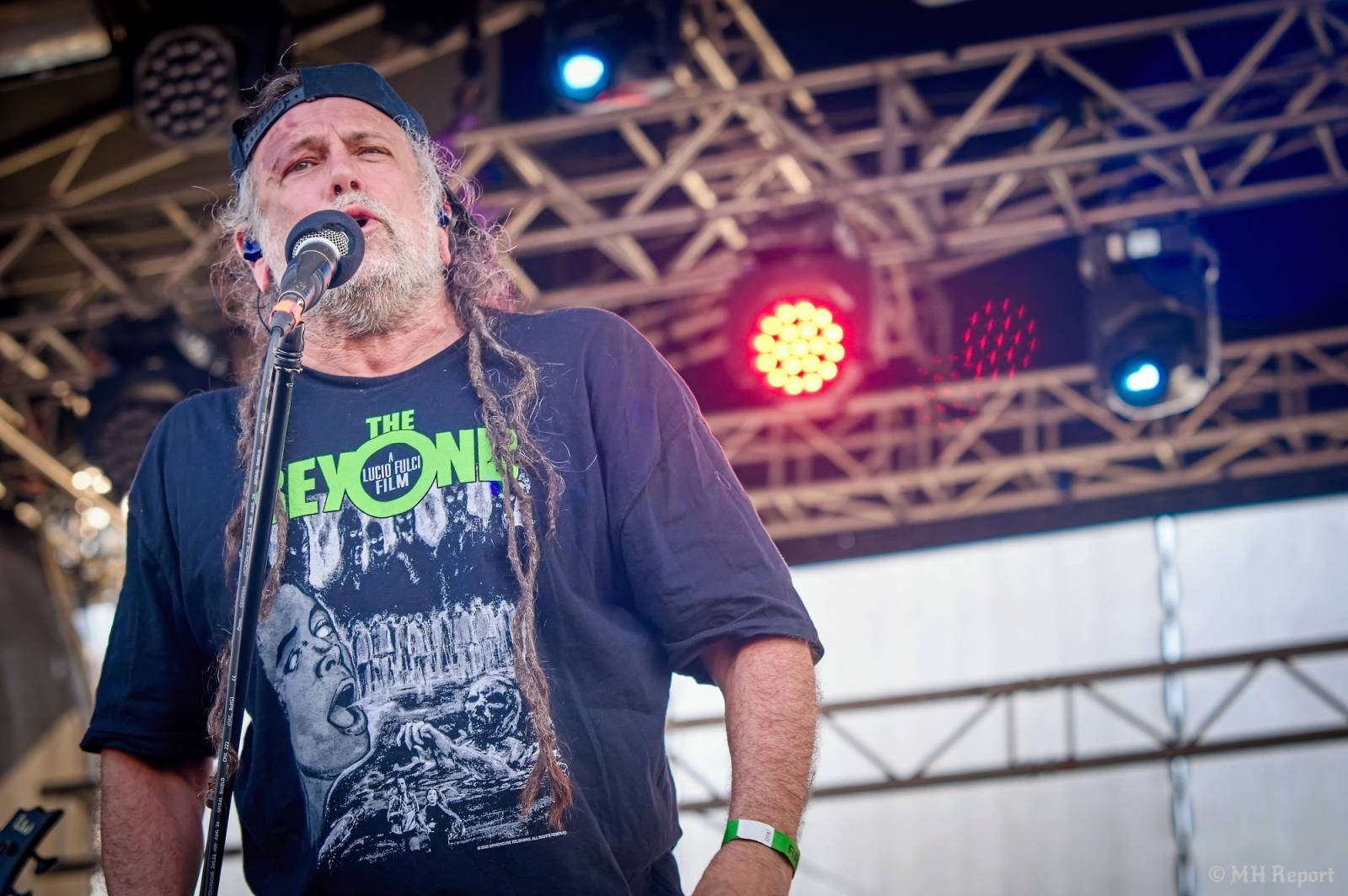 Tahákem třetího dne Basinfirefestu byli Napalm Death, dorazili i Paradise Lost a Six Feet Under