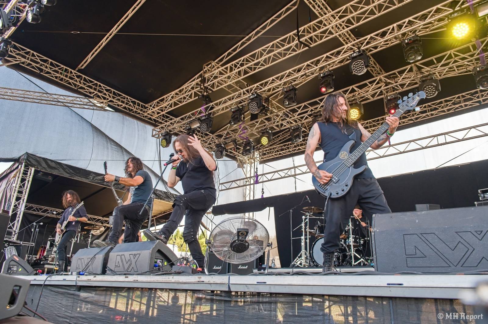Tahákem třetího dne Basinfirefestu byli Napalm Death, dorazili i Paradise Lost a Six Feet Under