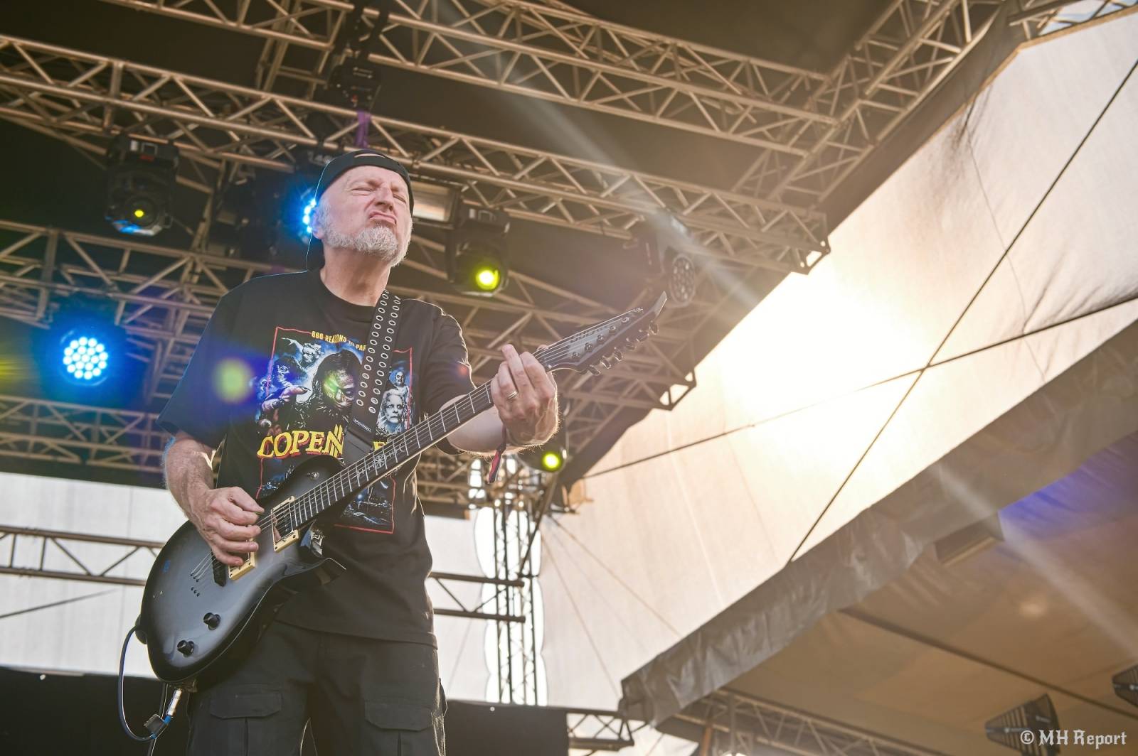 Tahákem třetího dne Basinfirefestu byli Napalm Death, dorazili i Paradise Lost a Six Feet Under