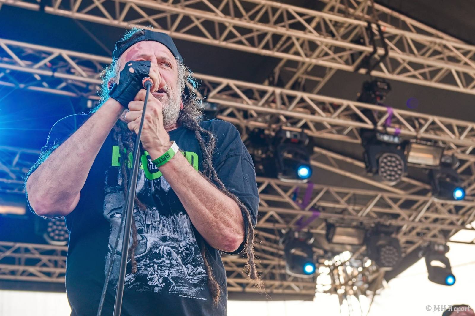 Tahákem třetího dne Basinfirefestu byli Napalm Death, dorazili i Paradise Lost a Six Feet Under