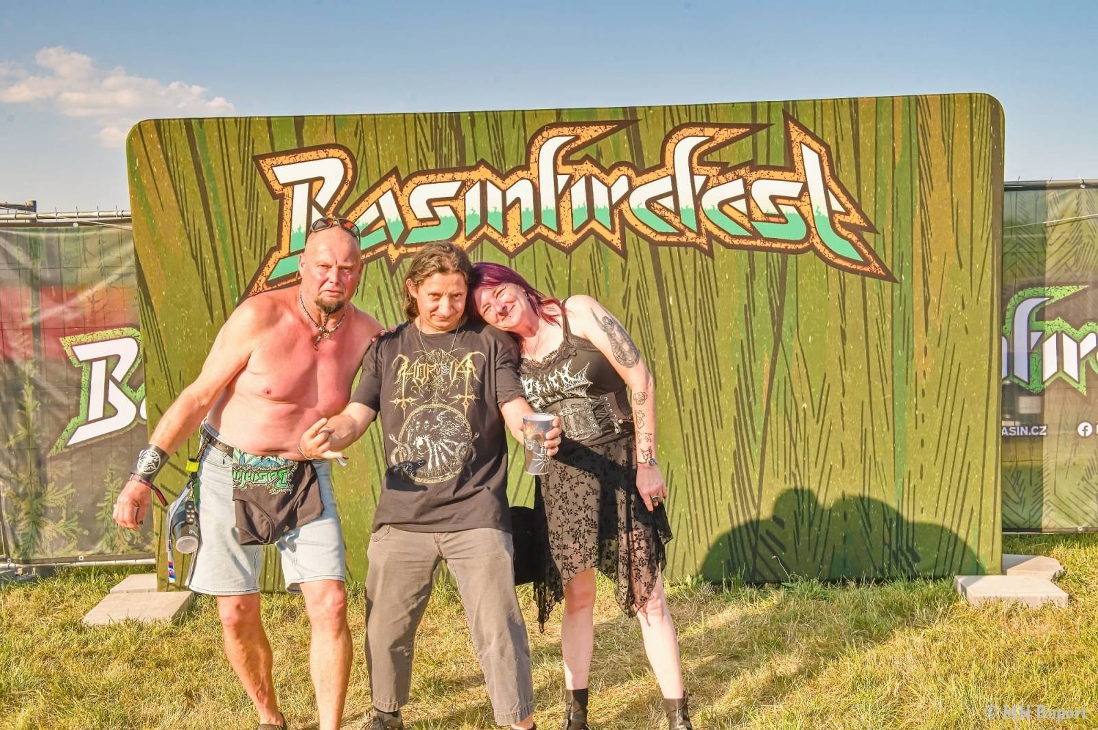 Tahákem třetího dne Basinfirefestu byli Napalm Death, dorazili i Paradise Lost a Six Feet Under