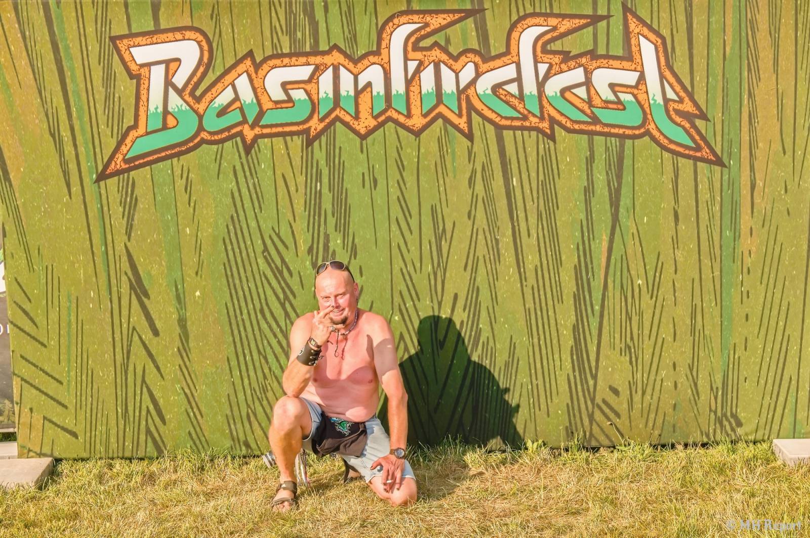 Tahákem třetího dne Basinfirefestu byli Napalm Death, dorazili i Paradise Lost a Six Feet Under