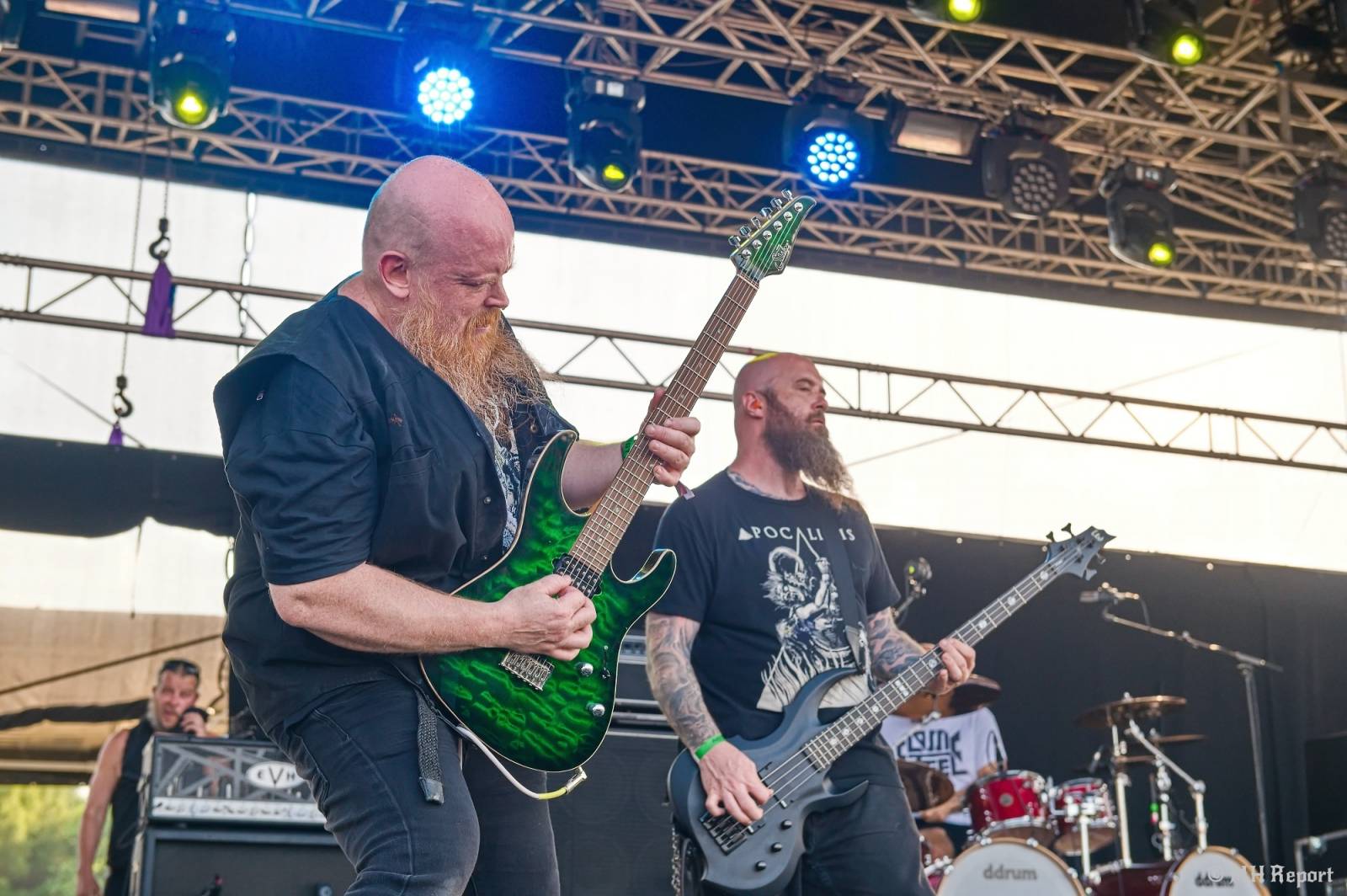 Tahákem třetího dne Basinfirefestu byli Napalm Death, dorazili i Paradise Lost a Six Feet Under