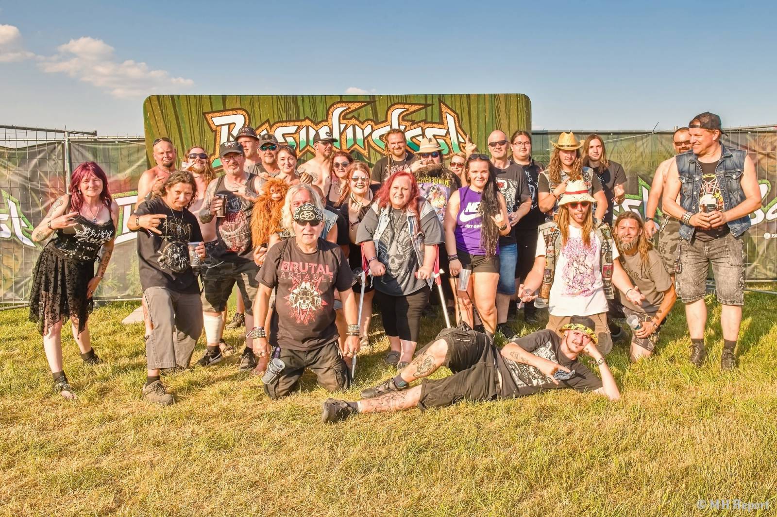 Tahákem třetího dne Basinfirefestu byli Napalm Death, dorazili i Paradise Lost a Six Feet Under