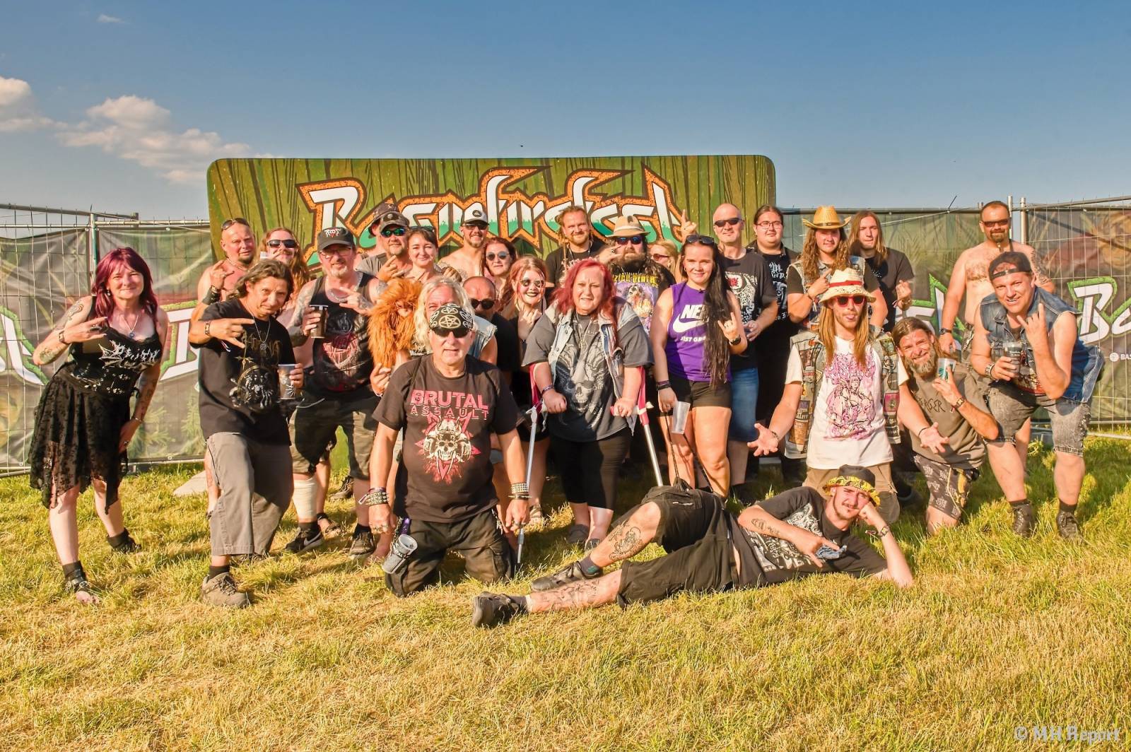 Tahákem třetího dne Basinfirefestu byli Napalm Death, dorazili i Paradise Lost a Six Feet Under