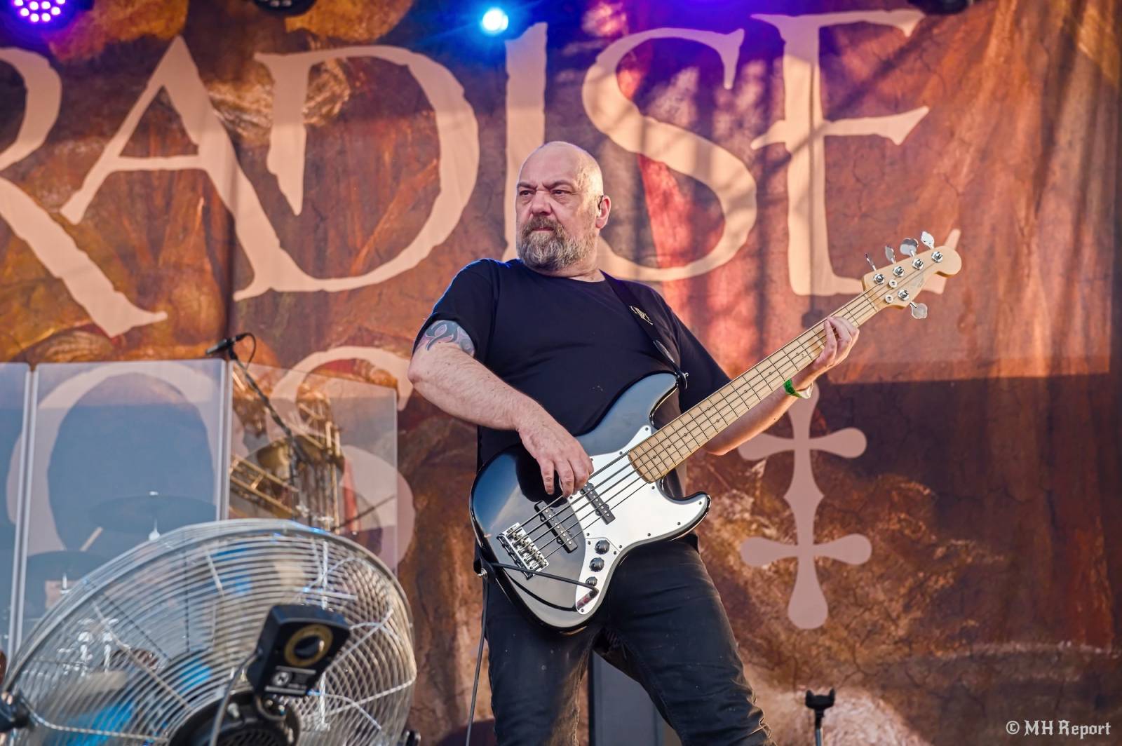 Tahákem třetího dne Basinfirefestu byli Napalm Death, dorazili i Paradise Lost a Six Feet Under