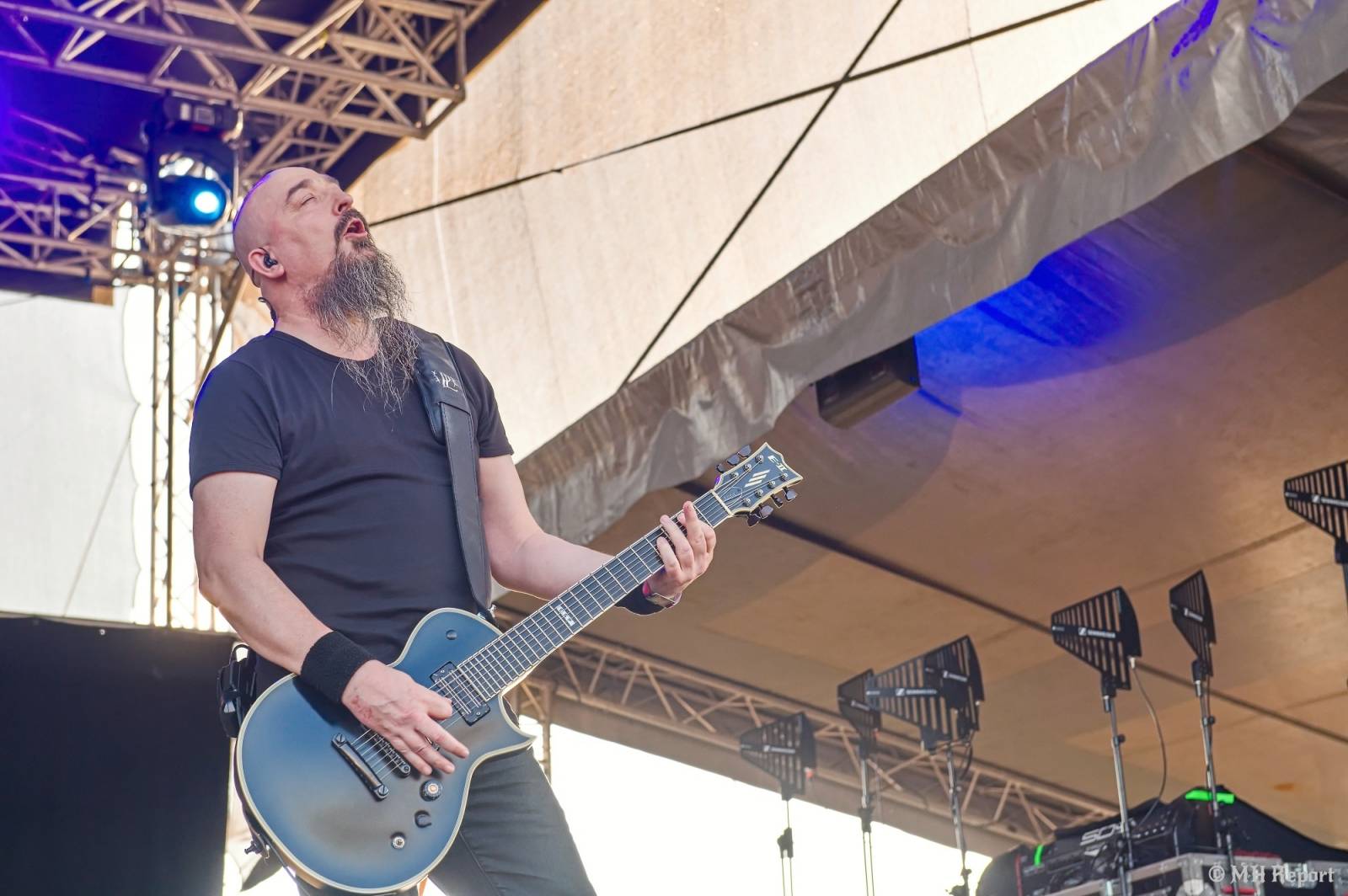 Tahákem třetího dne Basinfirefestu byli Napalm Death, dorazili i Paradise Lost a Six Feet Under