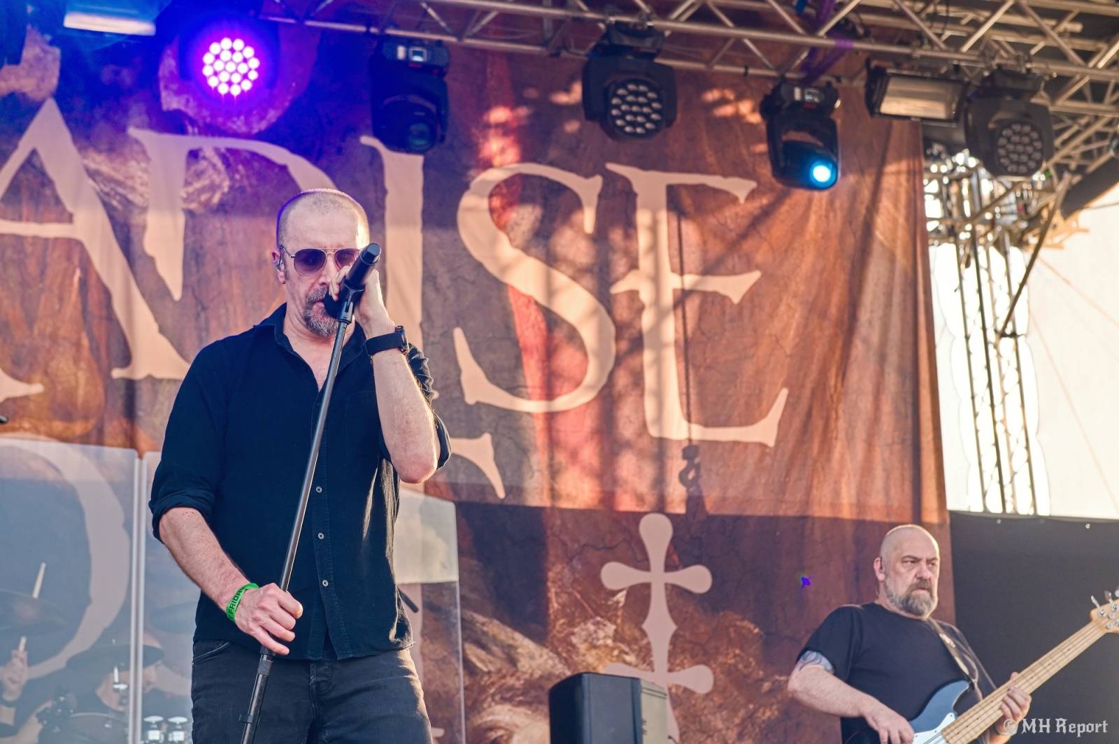 Tahákem třetího dne Basinfirefestu byli Napalm Death, dorazili i Paradise Lost a Six Feet Under