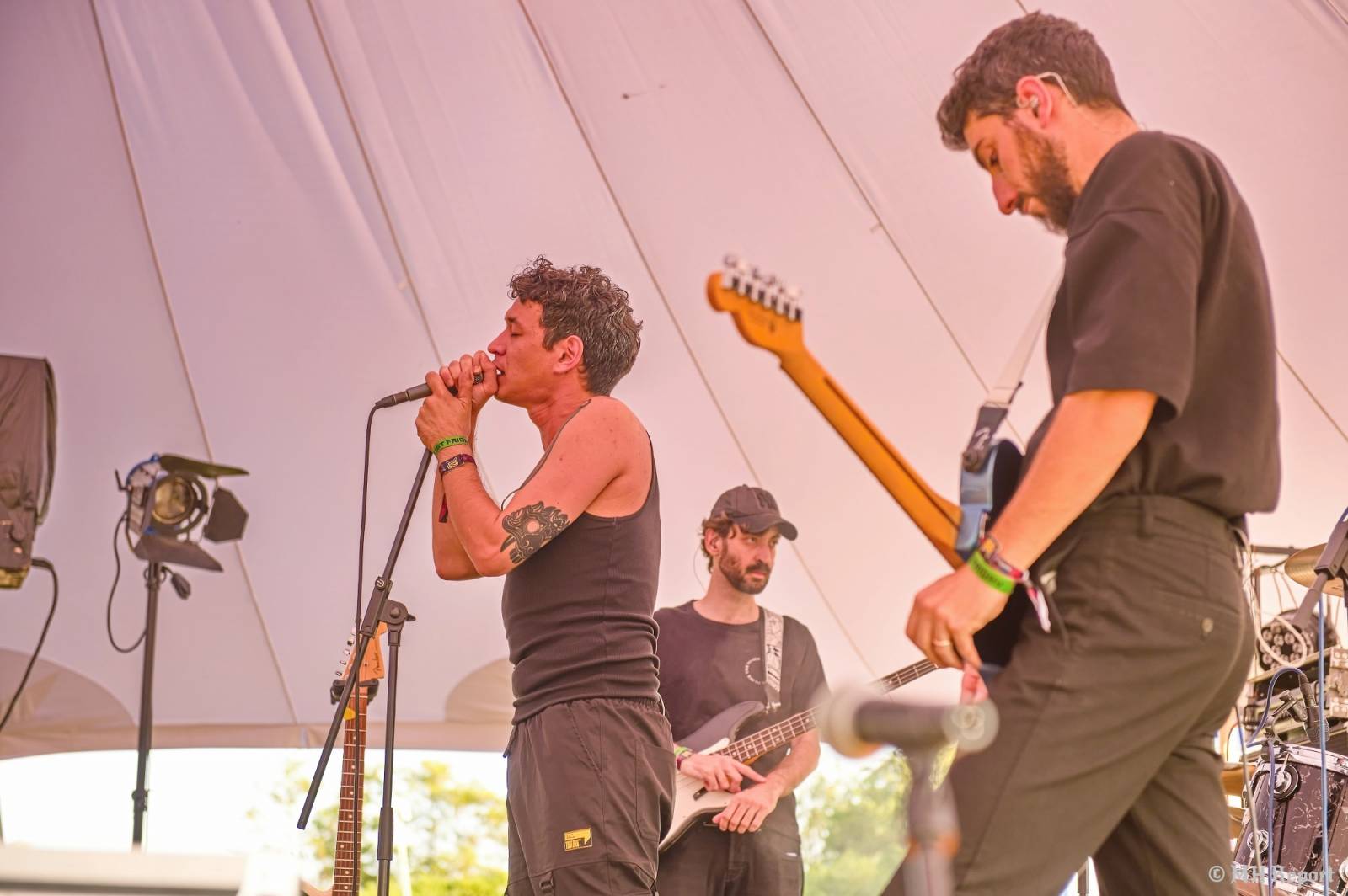 Tahákem třetího dne Basinfirefestu byli Napalm Death, dorazili i Paradise Lost a Six Feet Under