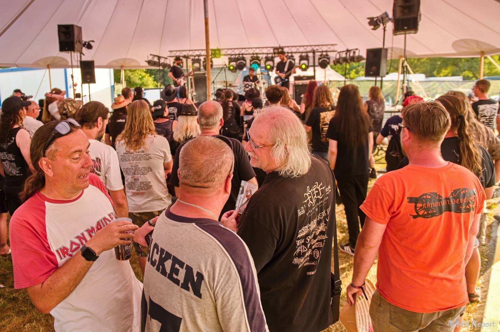 Tahákem třetího dne Basinfirefestu byli Napalm Death, dorazili i Paradise Lost a Six Feet Under