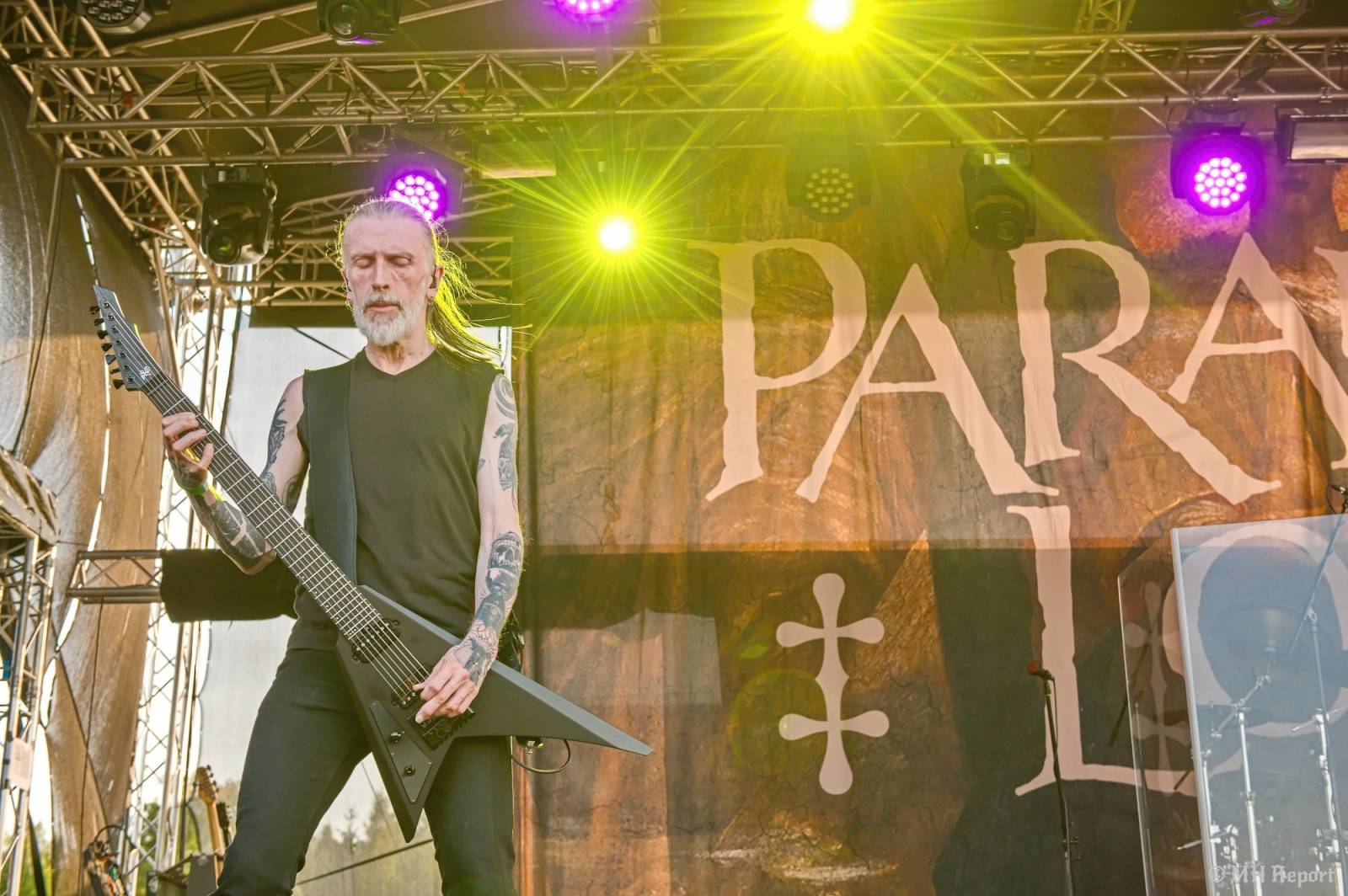 Tahákem třetího dne Basinfirefestu byli Napalm Death, dorazili i Paradise Lost a Six Feet Under