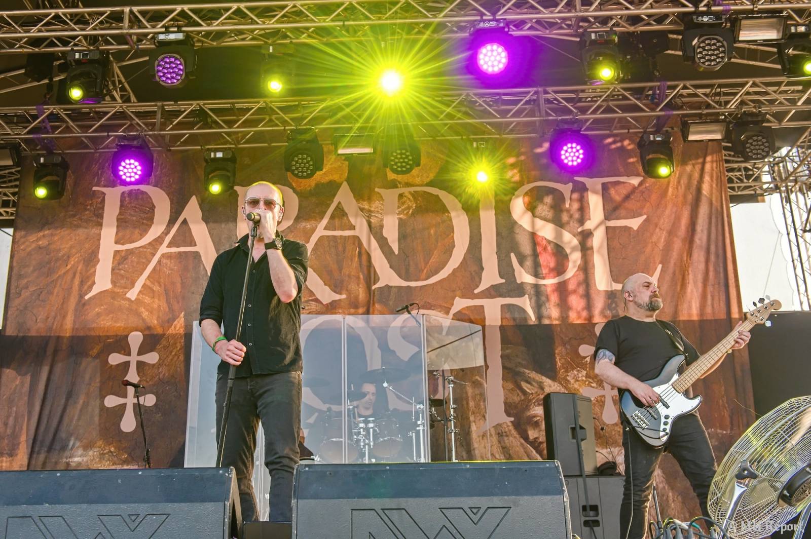 Tahákem třetího dne Basinfirefestu byli Napalm Death, dorazili i Paradise Lost a Six Feet Under