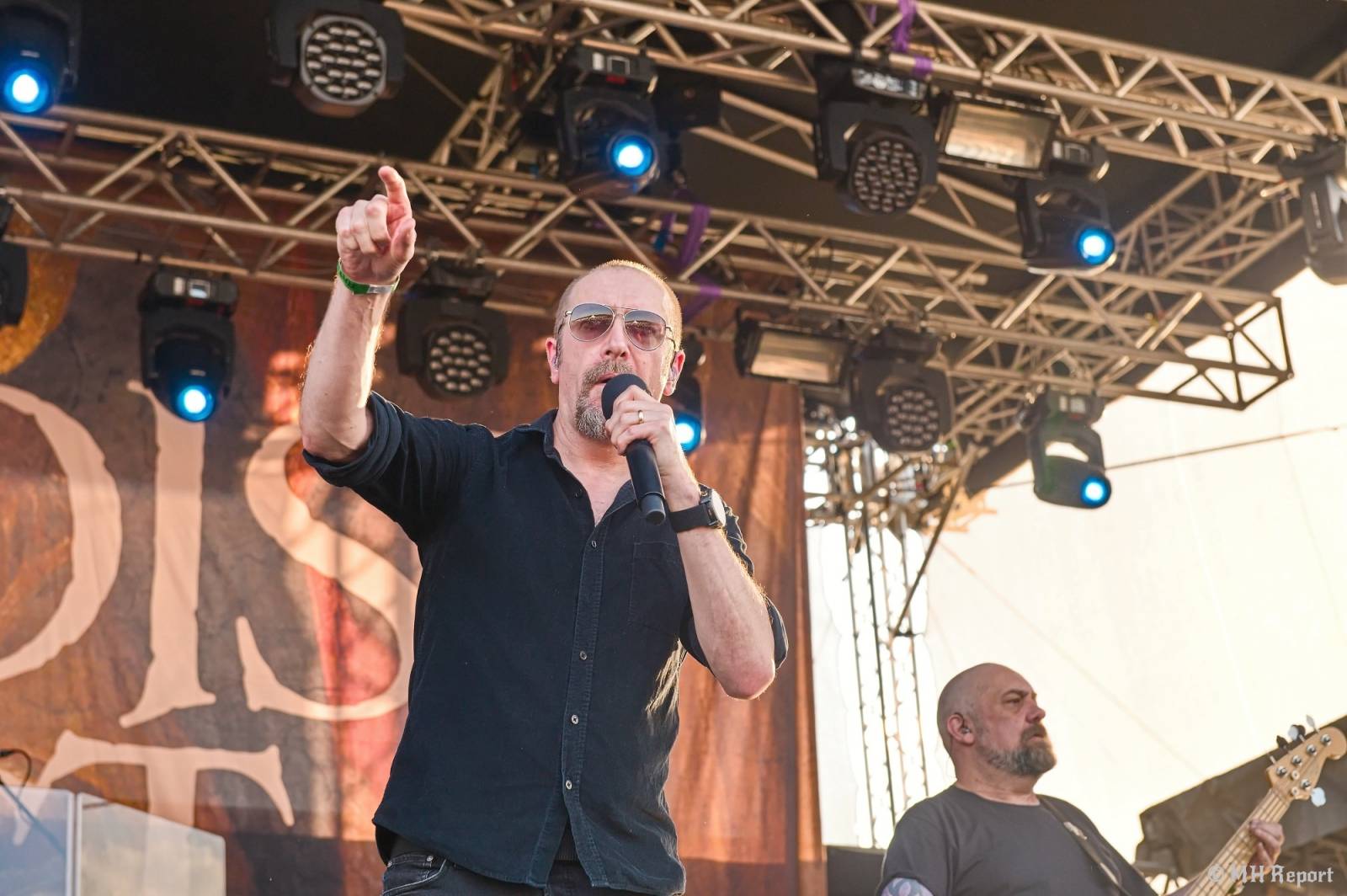 Tahákem třetího dne Basinfirefestu byli Napalm Death, dorazili i Paradise Lost a Six Feet Under