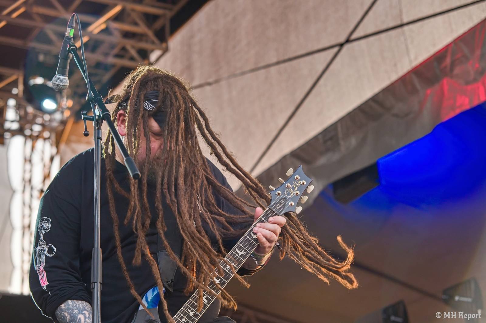 Tahákem třetího dne Basinfirefestu byli Napalm Death, dorazili i Paradise Lost a Six Feet Under