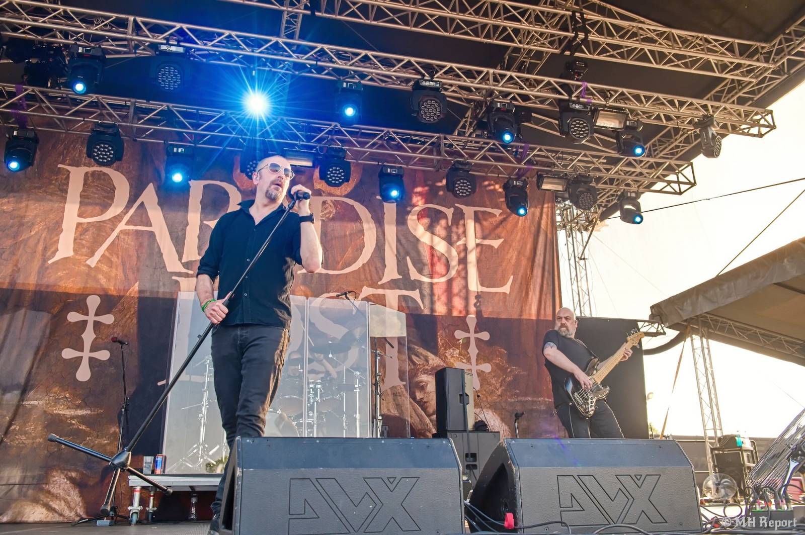 Tahákem třetího dne Basinfirefestu byli Napalm Death, dorazili i Paradise Lost a Six Feet Under