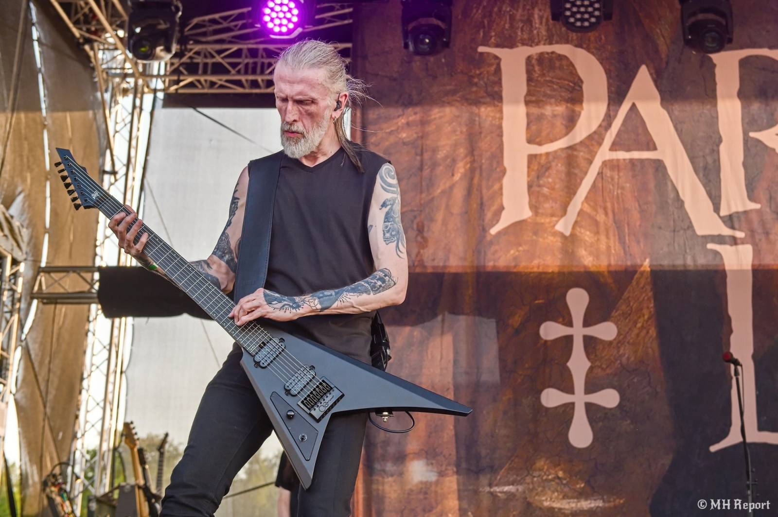 Tahákem třetího dne Basinfirefestu byli Napalm Death, dorazili i Paradise Lost a Six Feet Under