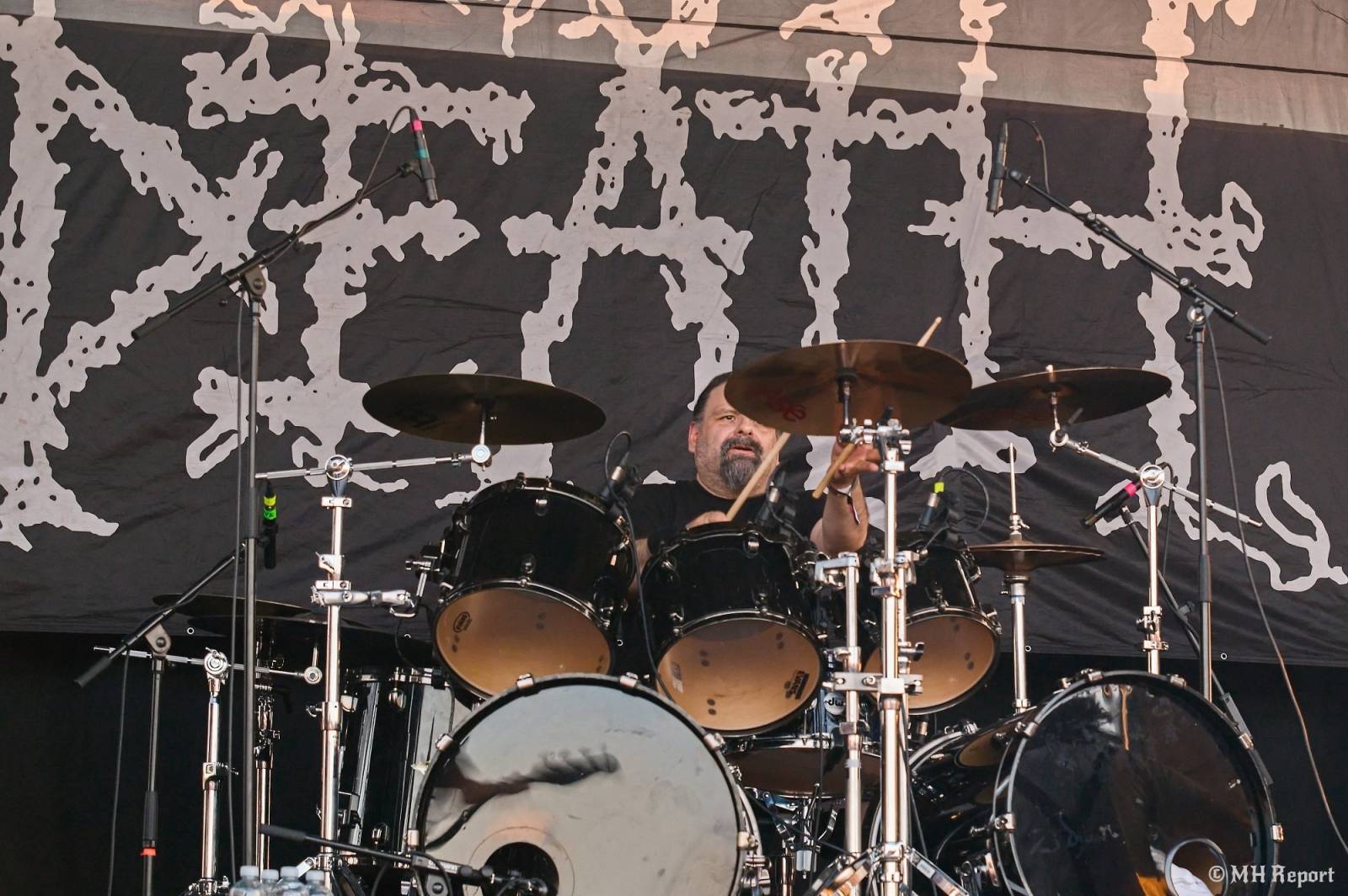 Tahákem třetího dne Basinfirefestu byli Napalm Death, dorazili i Paradise Lost a Six Feet Under