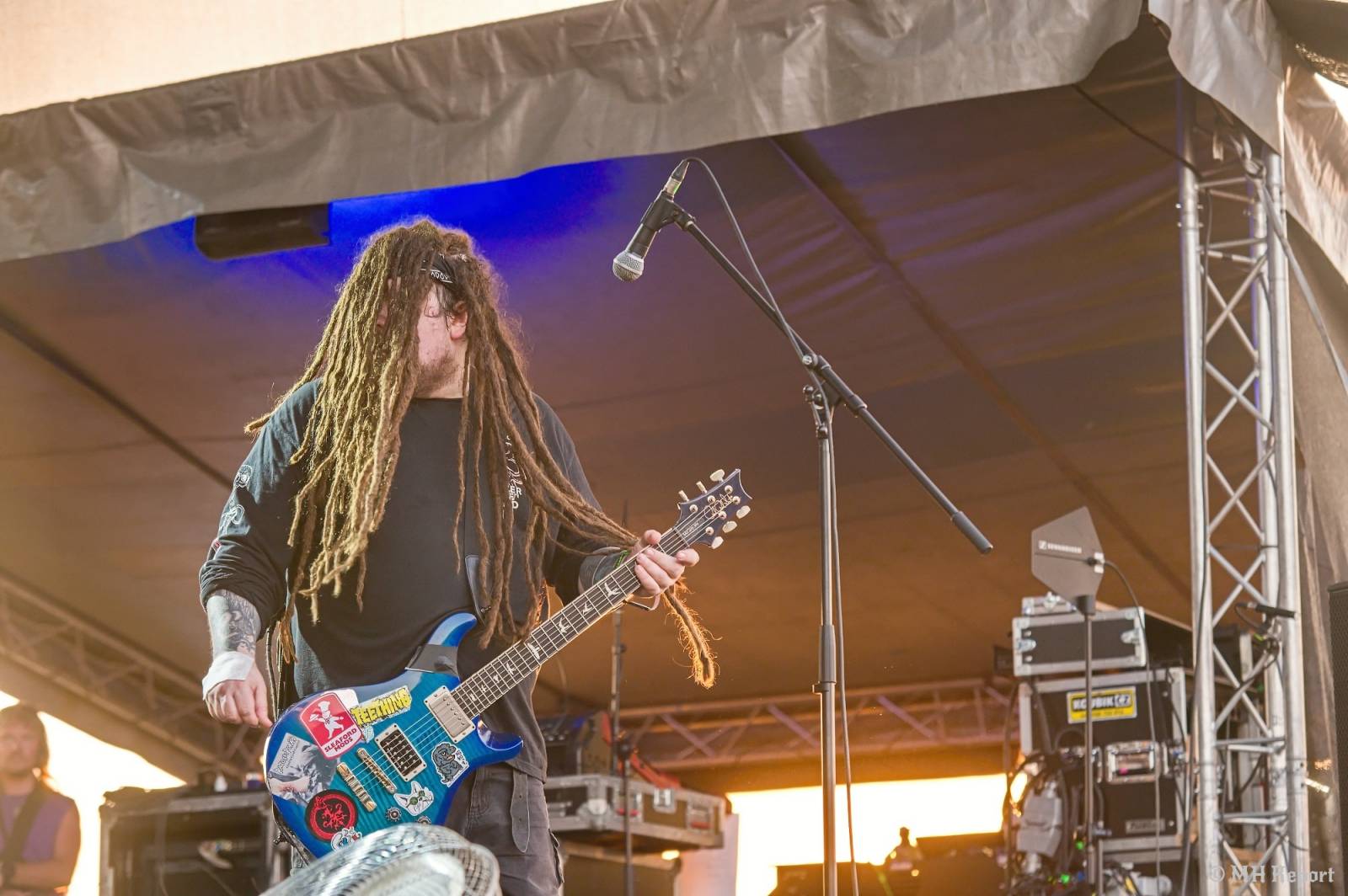 Tahákem třetího dne Basinfirefestu byli Napalm Death, dorazili i Paradise Lost a Six Feet Under