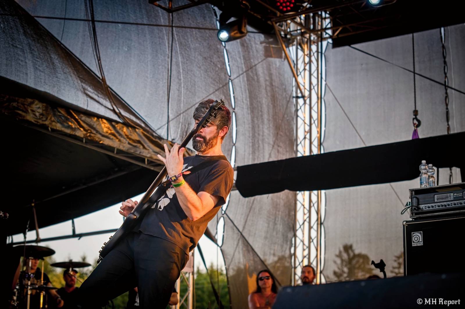 Tahákem třetího dne Basinfirefestu byli Napalm Death, dorazili i Paradise Lost a Six Feet Under