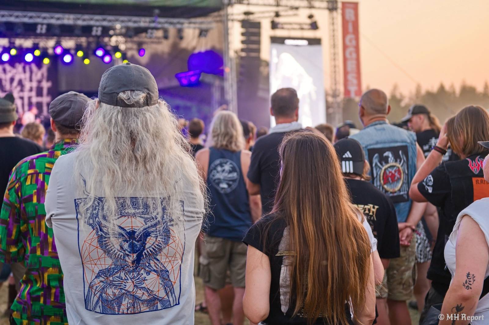 Tahákem třetího dne Basinfirefestu byli Napalm Death, dorazili i Paradise Lost a Six Feet Under