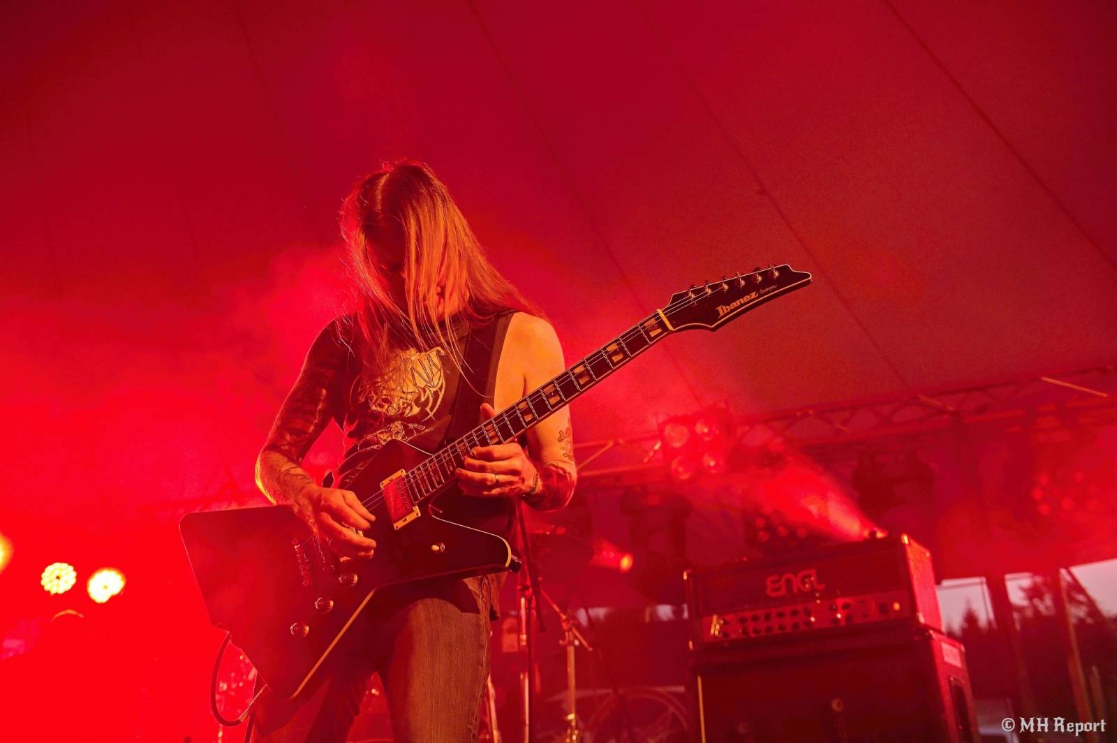 Tahákem třetího dne Basinfirefestu byli Napalm Death, dorazili i Paradise Lost a Six Feet Under
