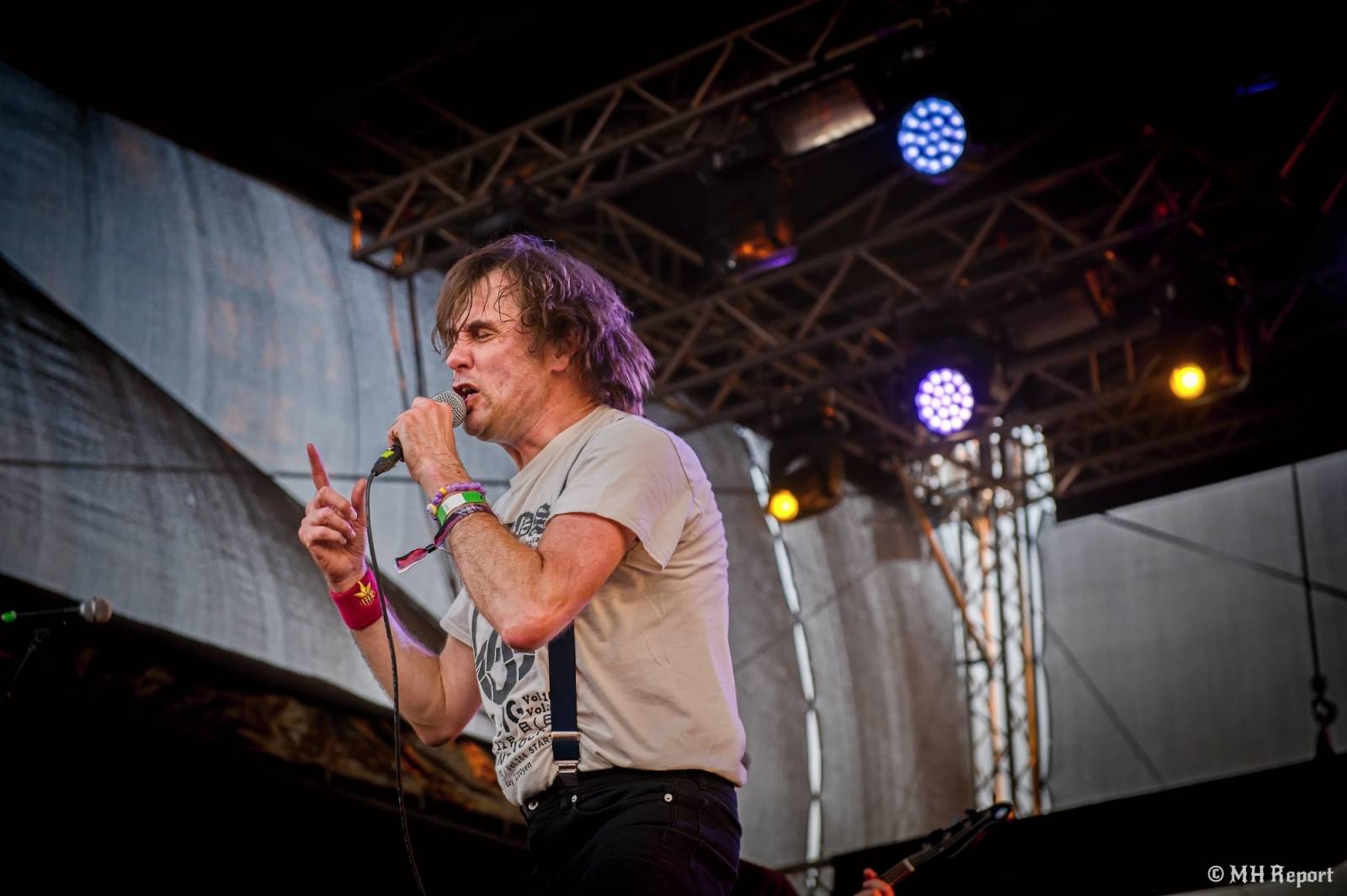 Tahákem třetího dne Basinfirefestu byli Napalm Death, dorazili i Paradise Lost a Six Feet Under