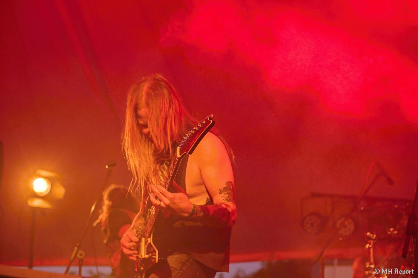 Tahákem třetího dne Basinfirefestu byli Napalm Death, dorazili i Paradise Lost a Six Feet Under