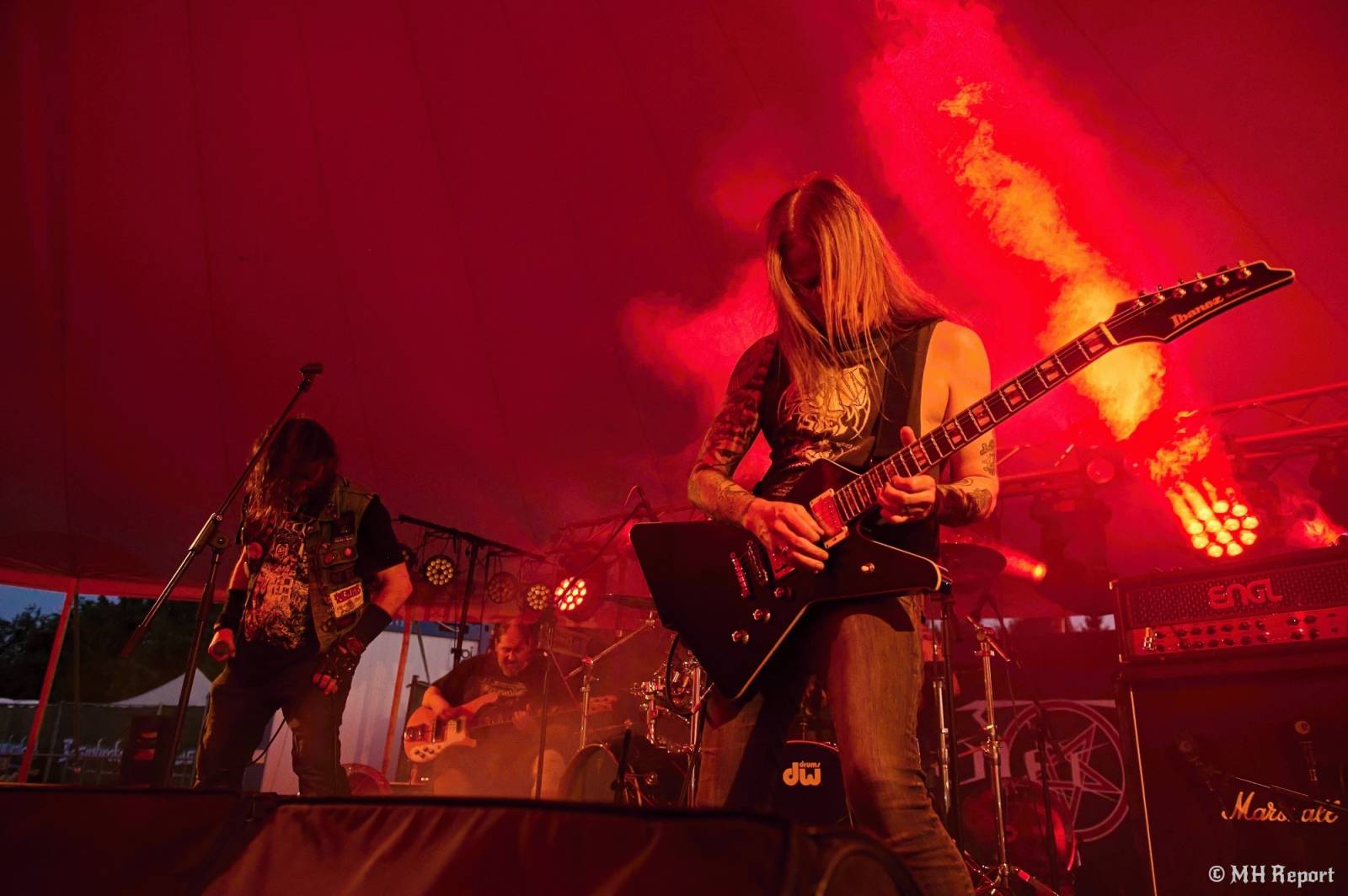 Tahákem třetího dne Basinfirefestu byli Napalm Death, dorazili i Paradise Lost a Six Feet Under