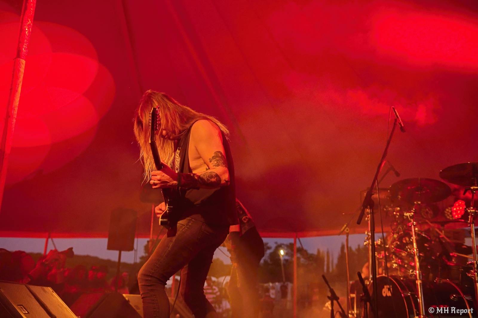 Tahákem třetího dne Basinfirefestu byli Napalm Death, dorazili i Paradise Lost a Six Feet Under