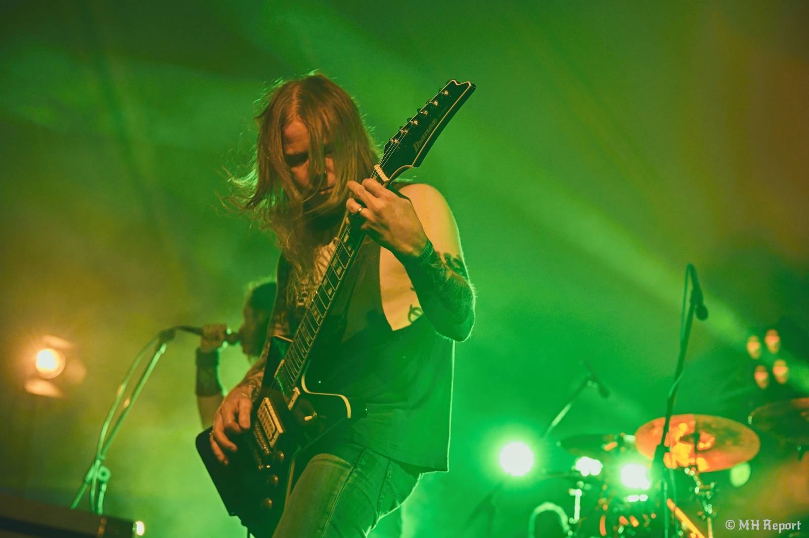 Tahákem třetího dne Basinfirefestu byli Napalm Death, dorazili i Paradise Lost a Six Feet Under