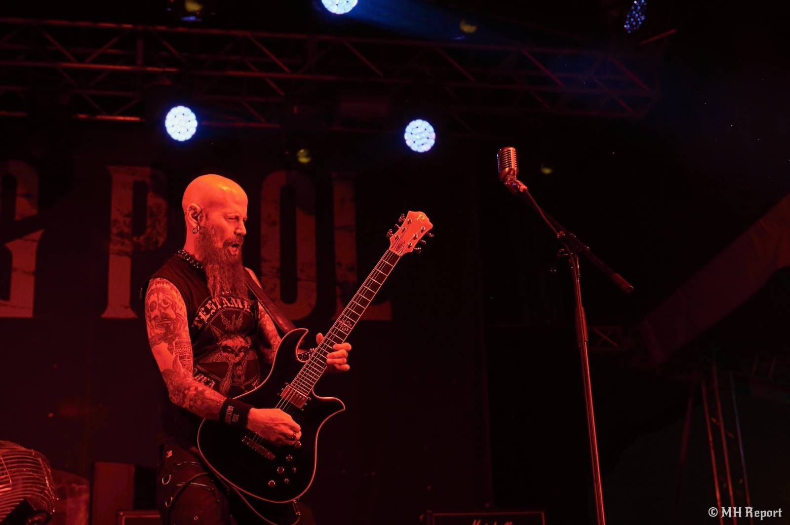 Tahákem třetího dne Basinfirefestu byli Napalm Death, dorazili i Paradise Lost a Six Feet Under