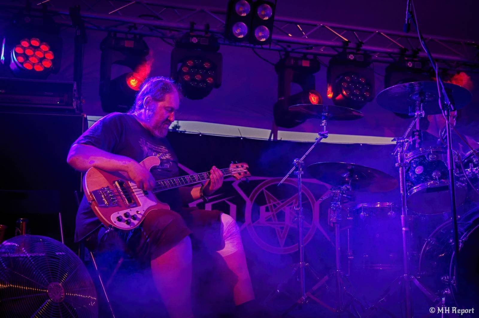Tahákem třetího dne Basinfirefestu byli Napalm Death, dorazili i Paradise Lost a Six Feet Under