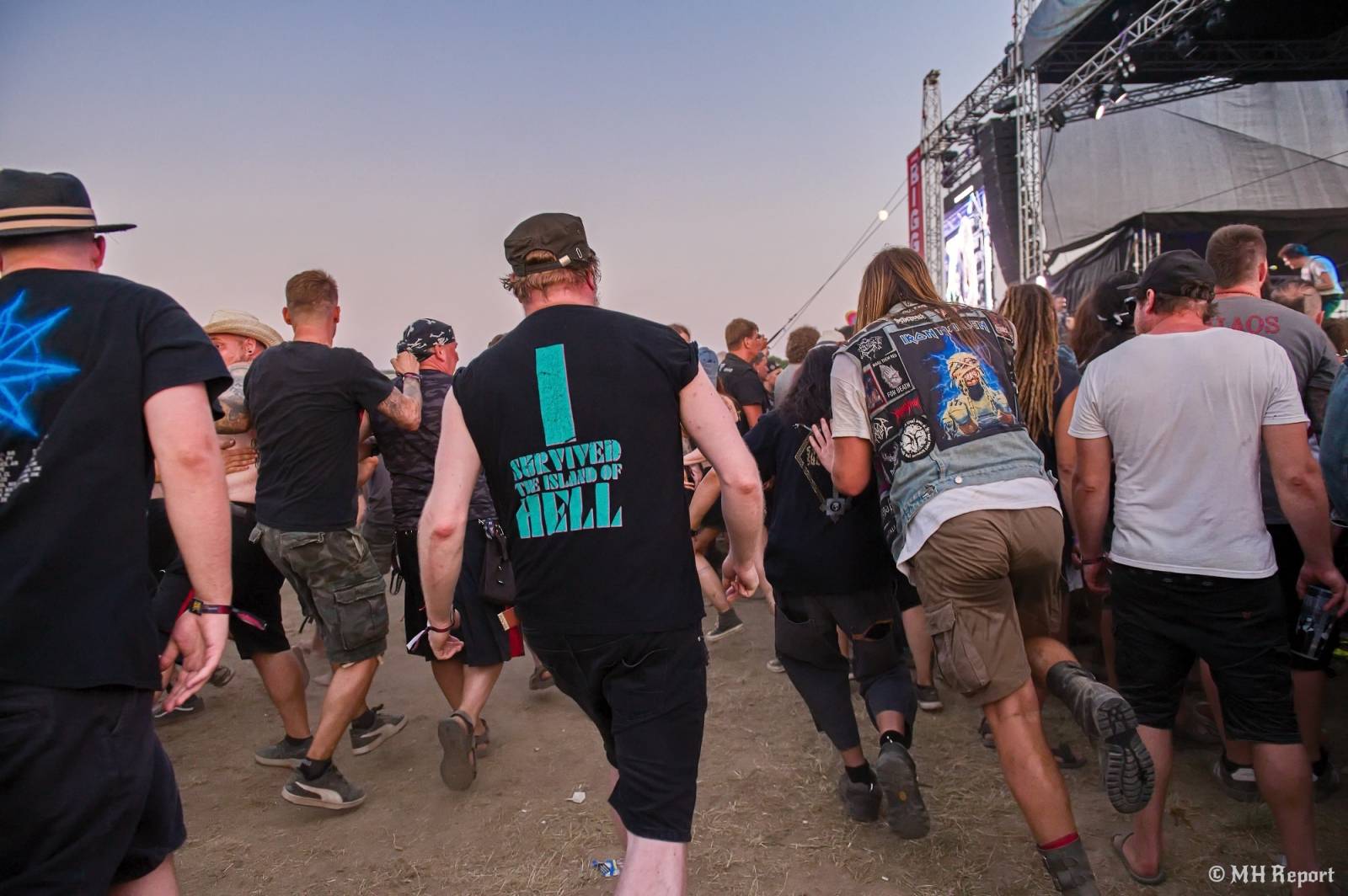 Tahákem třetího dne Basinfirefestu byli Napalm Death, dorazili i Paradise Lost a Six Feet Under