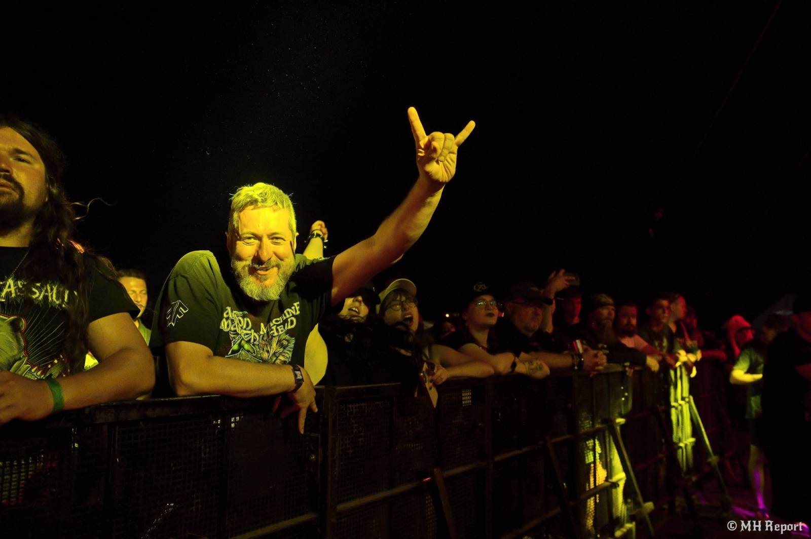 Tahákem třetího dne Basinfirefestu byli Napalm Death, dorazili i Paradise Lost a Six Feet Under