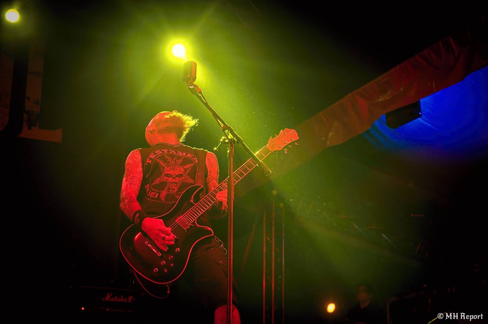 Tahákem třetího dne Basinfirefestu byli Napalm Death, dorazili i Paradise Lost a Six Feet Under
