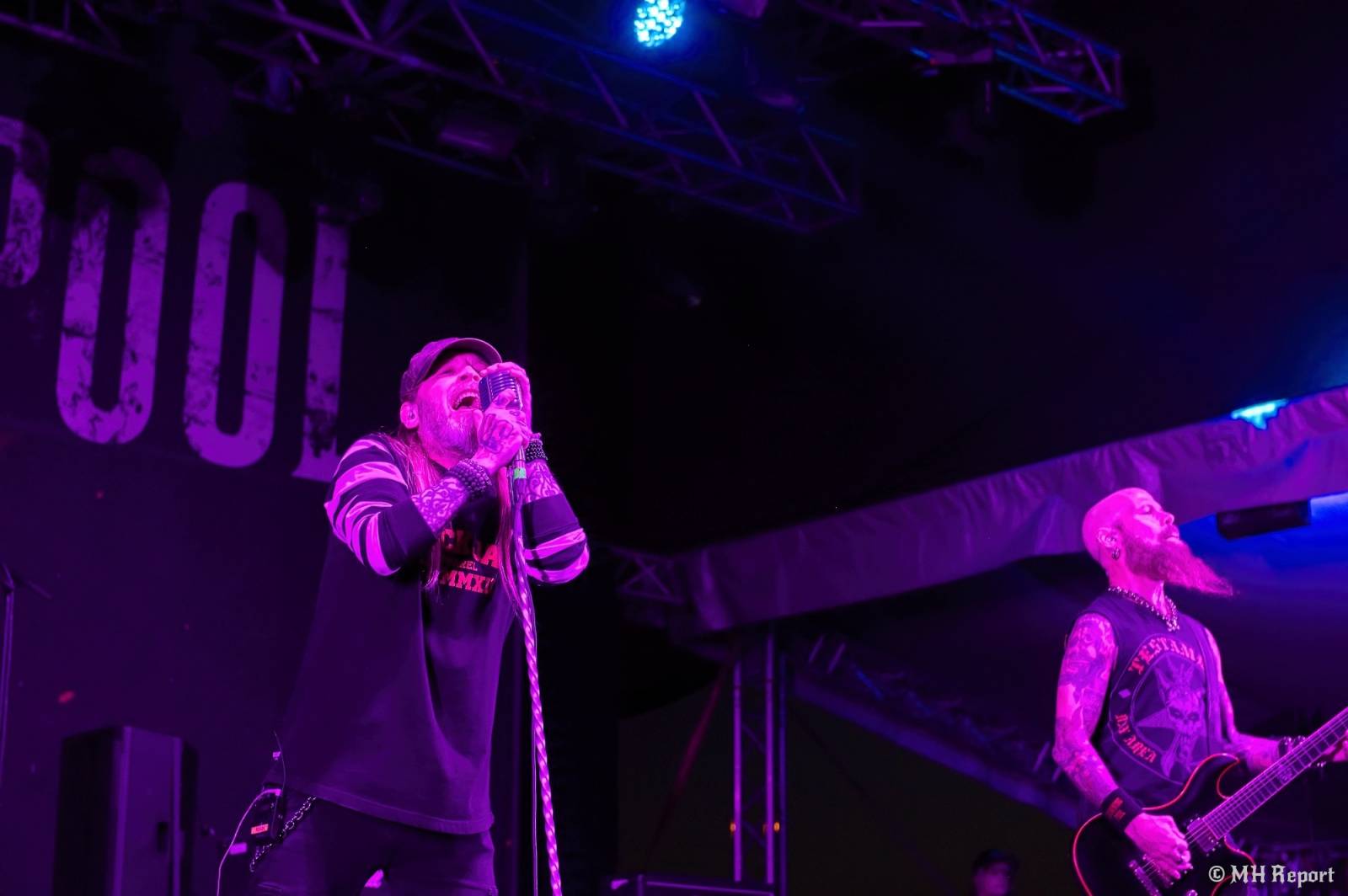 Tahákem třetího dne Basinfirefestu byli Napalm Death, dorazili i Paradise Lost a Six Feet Under