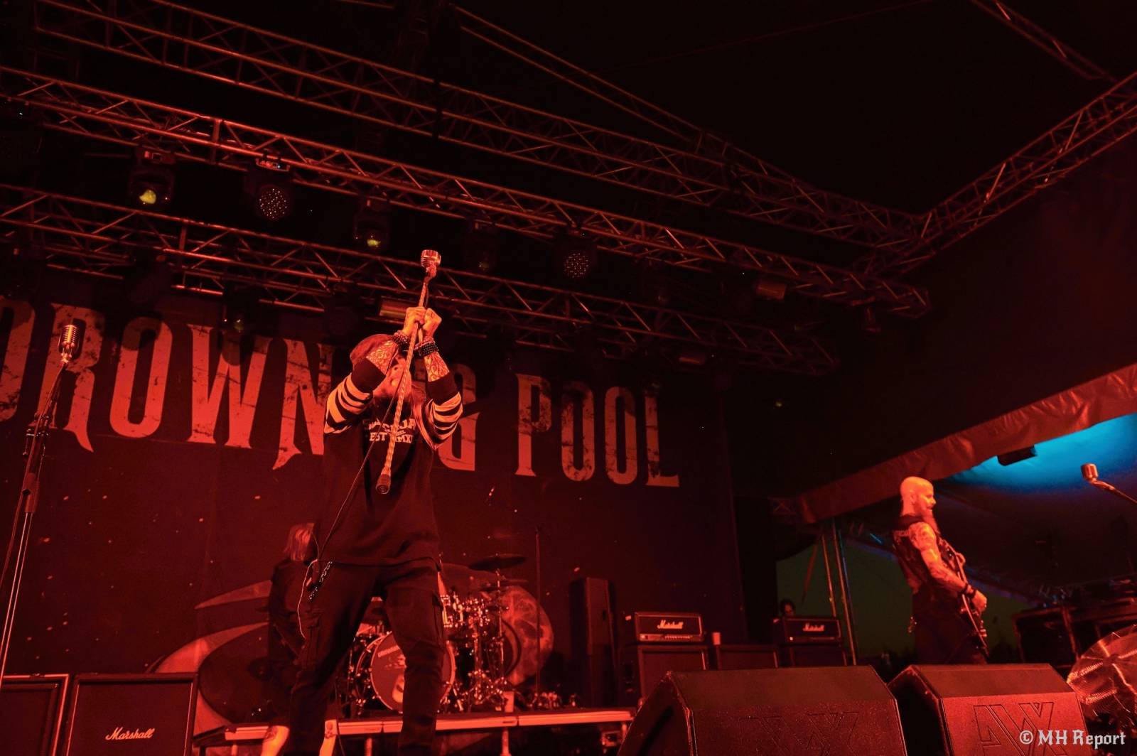 Tahákem třetího dne Basinfirefestu byli Napalm Death, dorazili i Paradise Lost a Six Feet Under